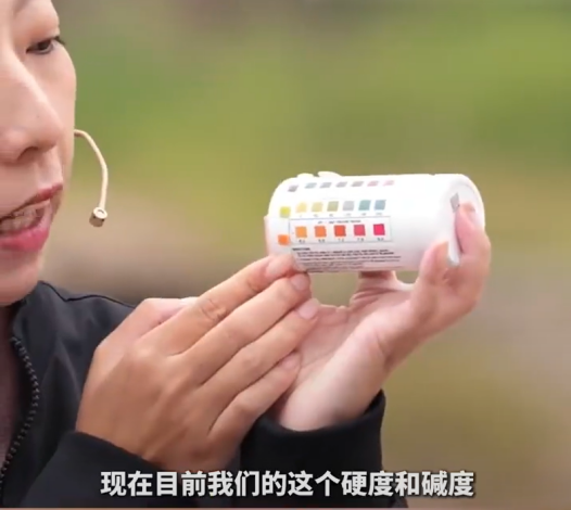 今天我们了解：新剧《暴君的厨师》制作发布会顺利举行，润娥与李彩玟出席，引发关注，两人的同框画面十分养眼