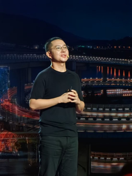 本文主要介绍：今年夏天必将掀起龙霸风暴！电影《侏罗纪世界：重生》定于7月2日上映，最凶猛的恶龙即将引领新时代的到来